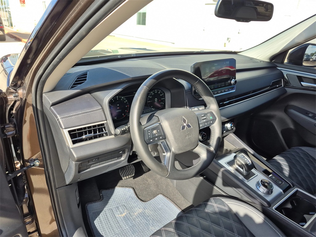 2024 Mitsubishi Outlander SEL Brown at Bravo Nissan
