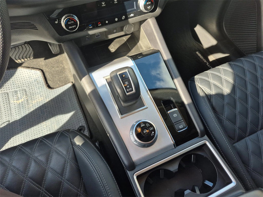 2024 Mitsubishi Outlander SEL Brown at Bravo Nissan