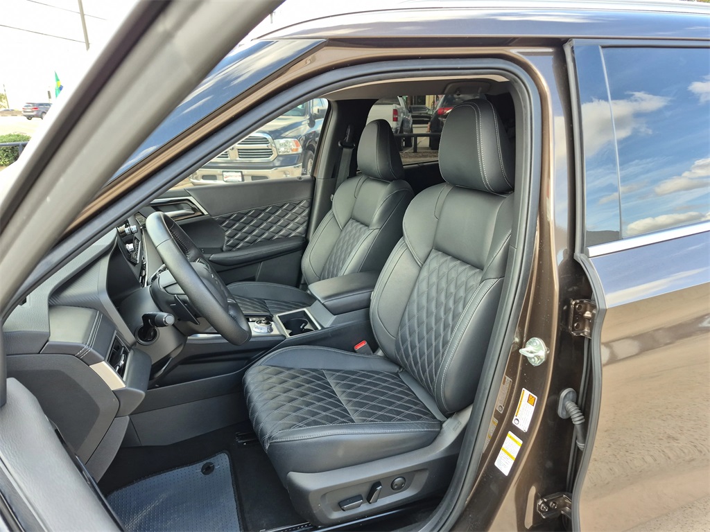 2024 Mitsubishi Outlander SEL Brown at Bravo Nissan