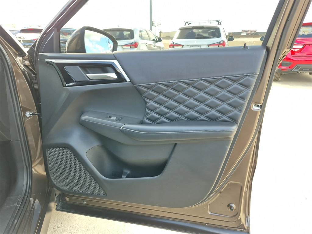2024 Mitsubishi Outlander SEL Brown at Bravo Nissan