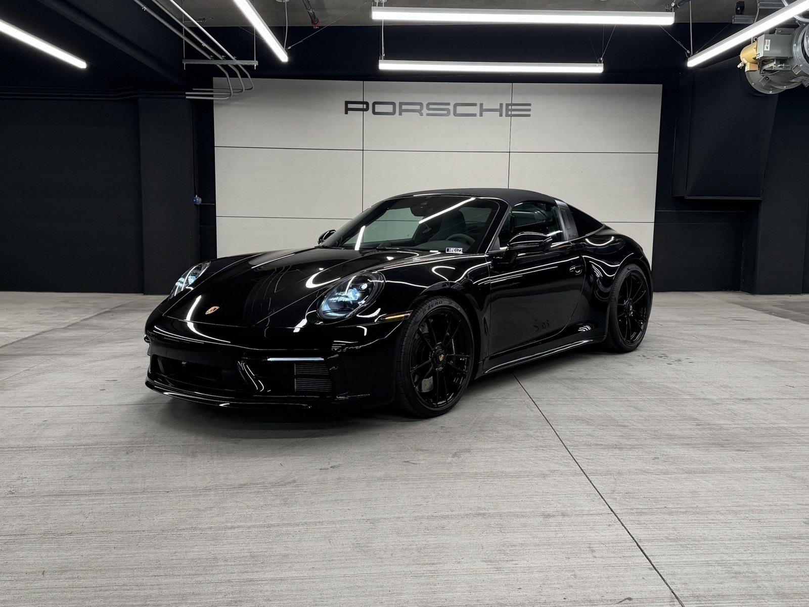 2024 Porsche 911 Targa 4 GTS Cabriolet AWD