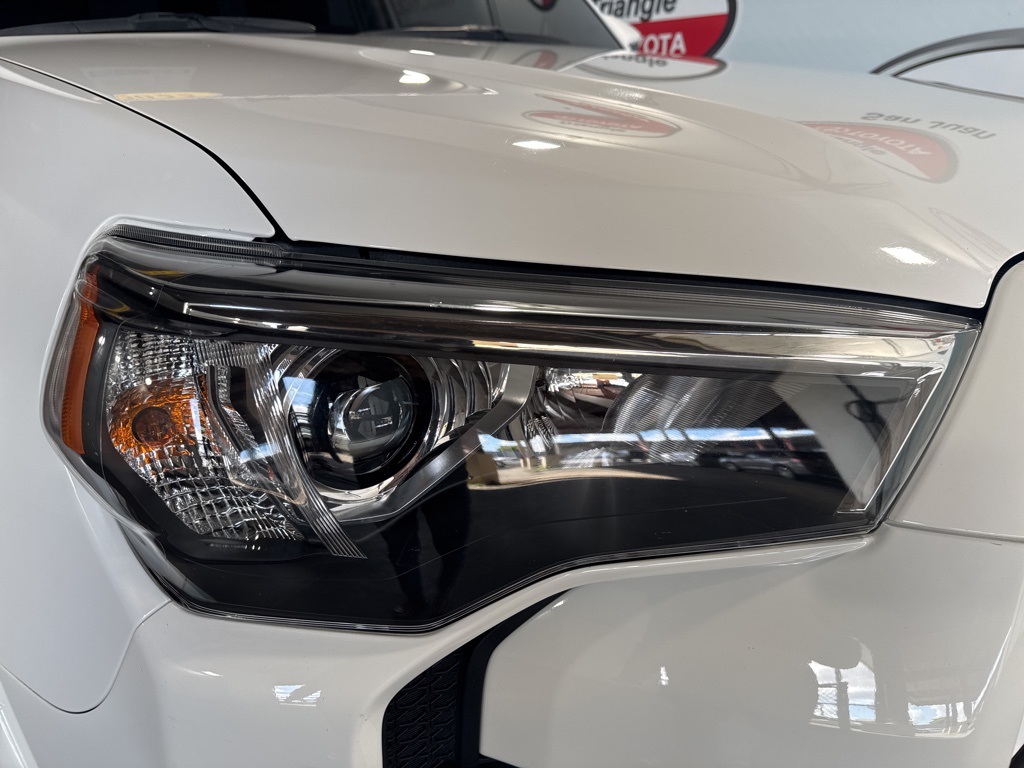 Thumbnail: 2022 Toyota 4Runner - 10