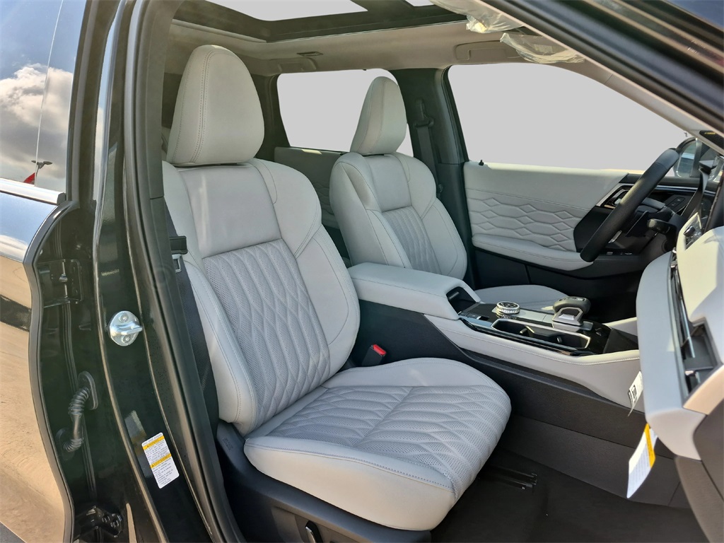 2025 Mitsubishi Outlander SEL Black at Mac Haik CDJR North Houston