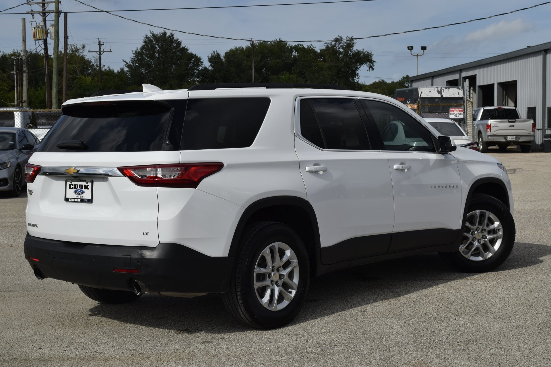 2021 Chevrolet Traverse LT White at AutoSavvy Houston Southwest