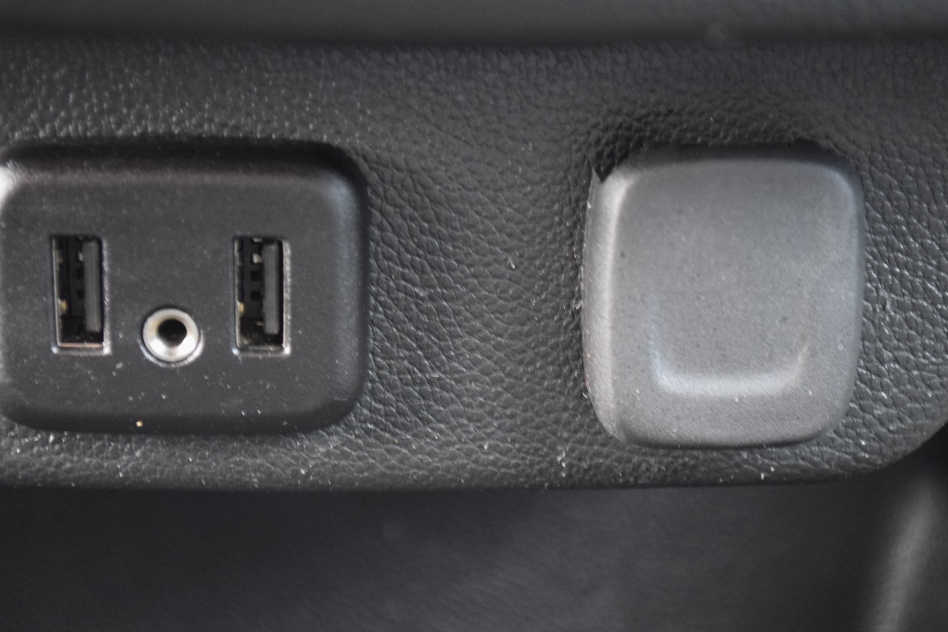 2021 Chevrolet Traverse LT White at AutoSavvy Houston Southwest