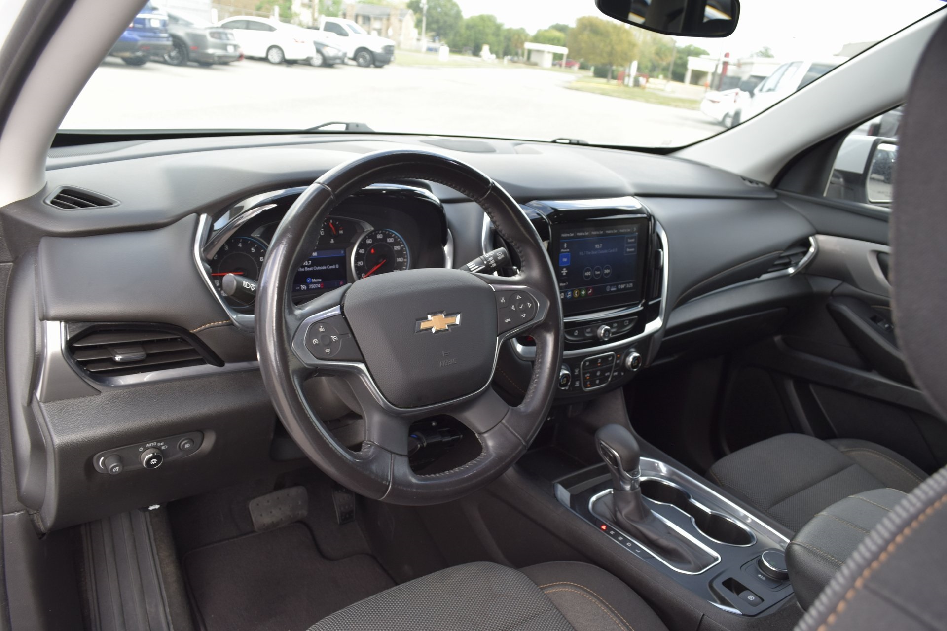 2021 Chevrolet Traverse LT White at AutoSavvy Houston Southwest