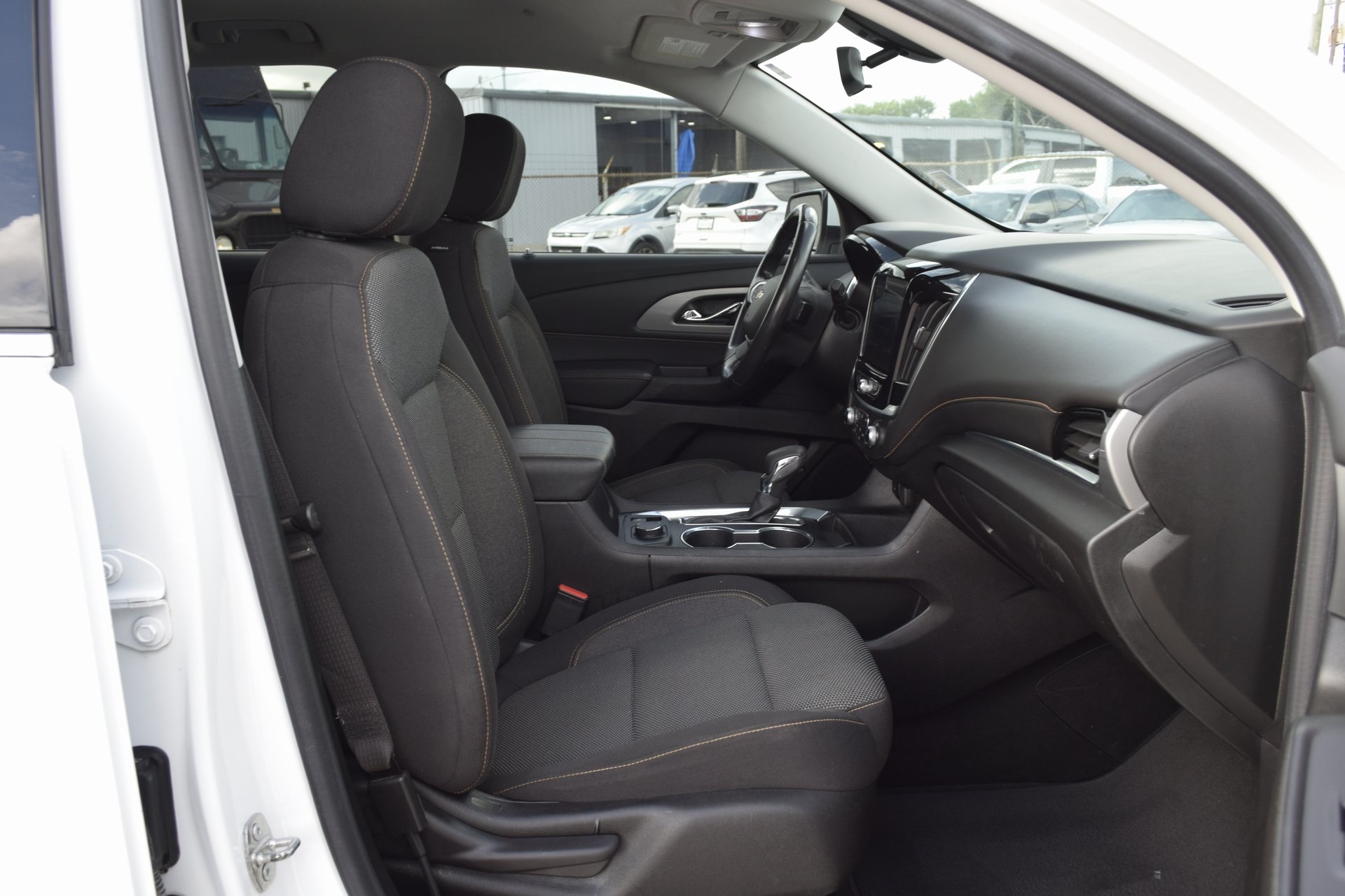 2021 Chevrolet Traverse LT White at AutoSavvy Houston Southwest