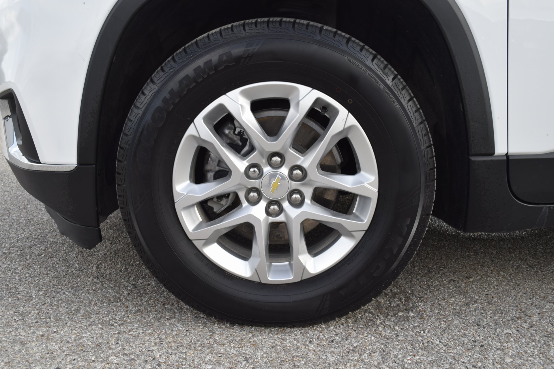 2021 Chevrolet Traverse LT White at AutoSavvy Houston Southwest