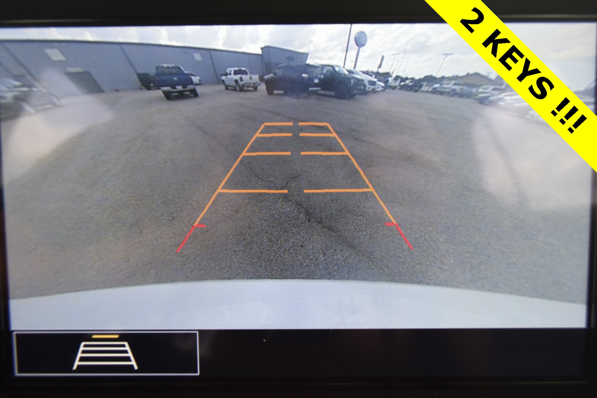 2021 Chevrolet Traverse LT White at AutoSavvy Houston Southwest