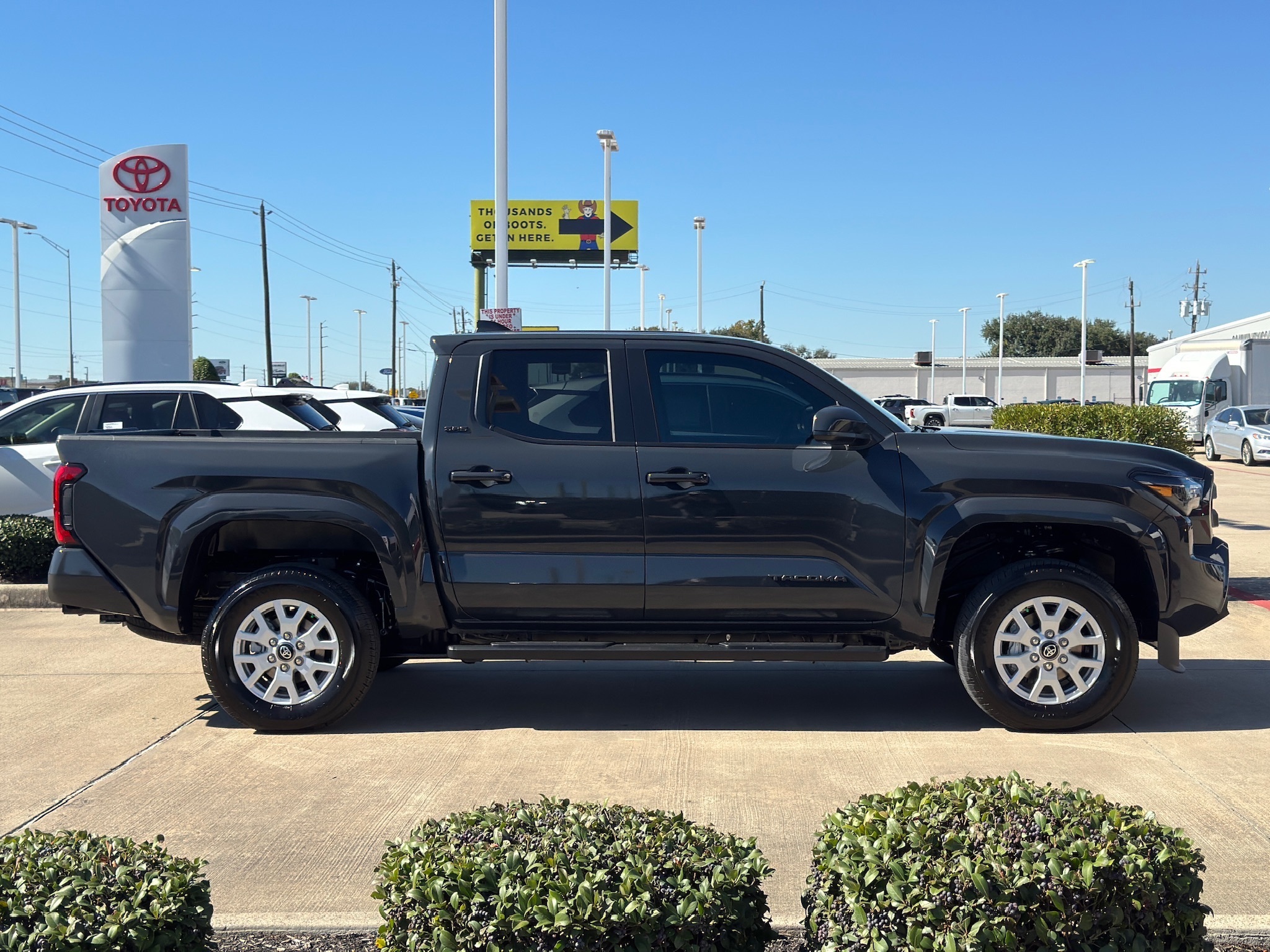2025 Toyota Tacoma SR5 - 8