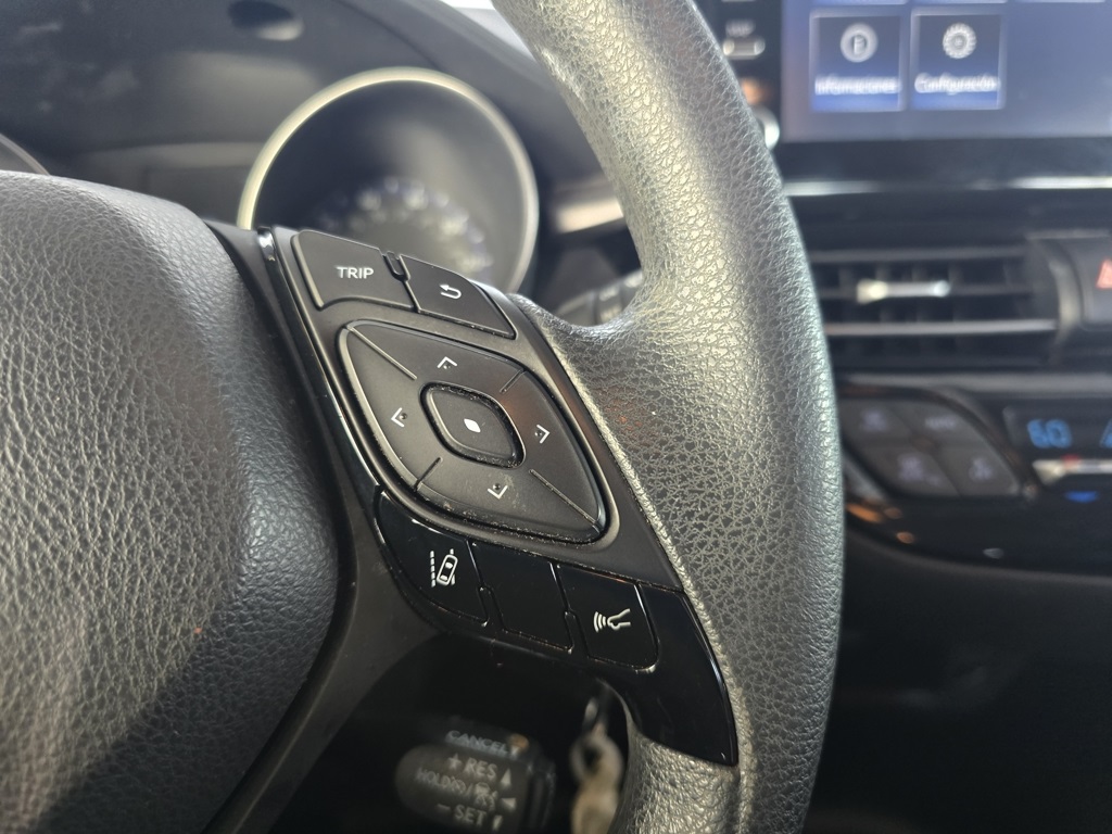 Thumbnail: 2022 Toyota C-HR - 21