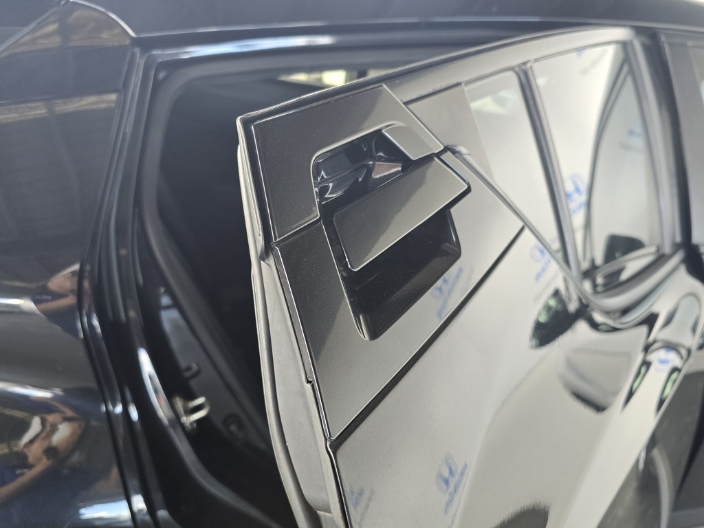 Thumbnail: 2022 Toyota C-HR - 25