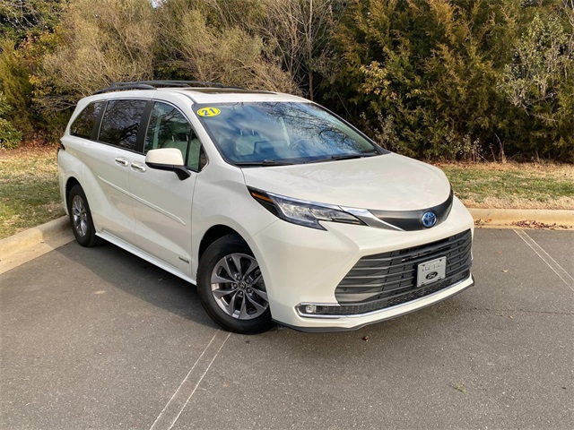 2021 Toyota Sienna XLE 7-Passenger FWD