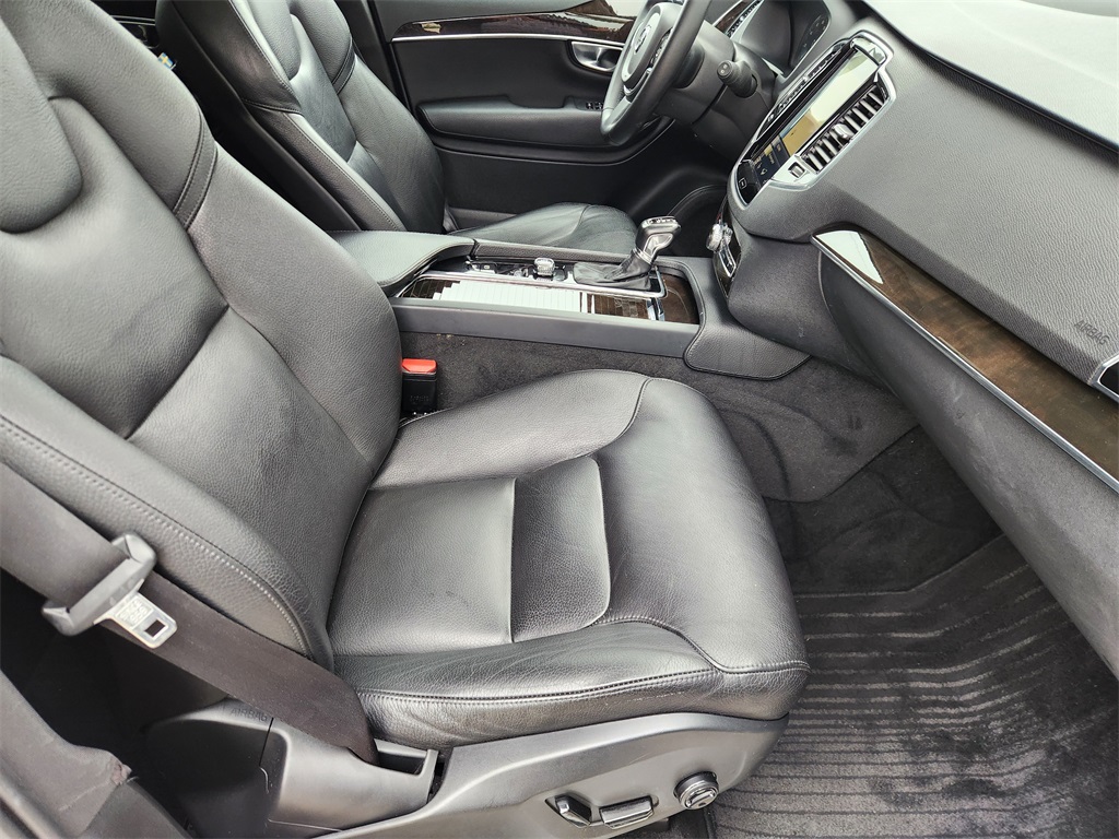 2018 Volvo XC90 T6 Momentum White at Classic Elite Chevrolet Hwy 6