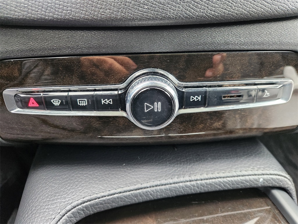 2018 Volvo XC90 T6 Momentum White at Classic Elite Chevrolet Hwy 6