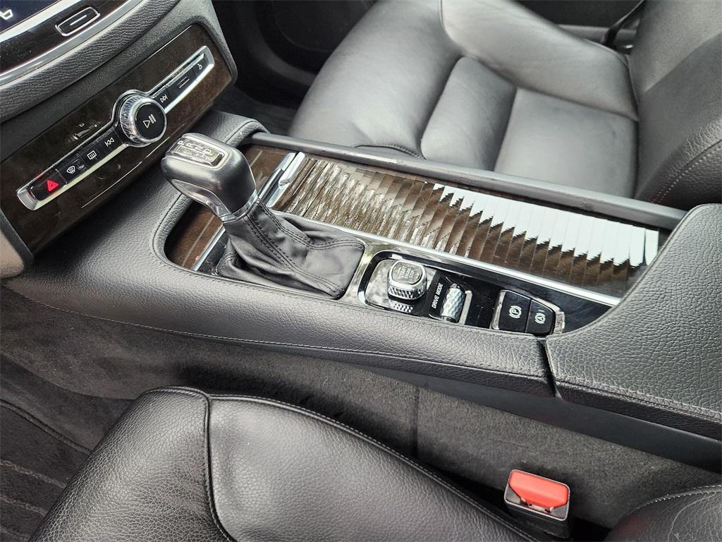 2018 Volvo XC90 T6 Momentum White at Classic Elite Chevrolet Hwy 6