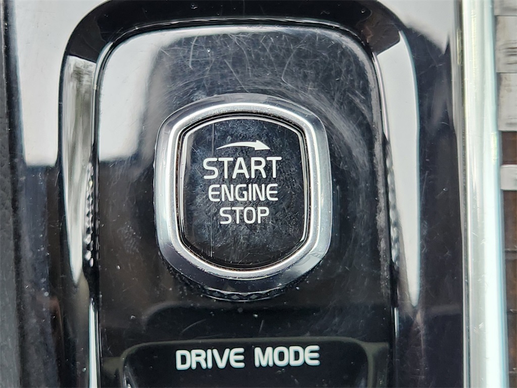 2018 Volvo XC90 T6 Momentum White at Classic Elite Chevrolet Hwy 6