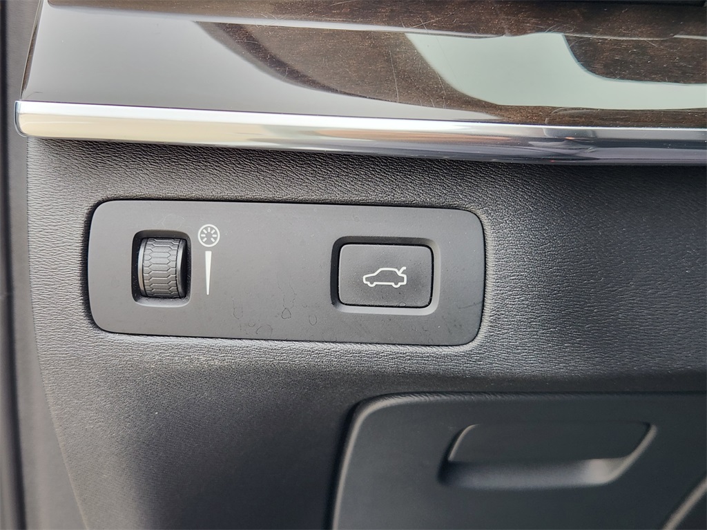 2018 Volvo XC90 T6 Momentum White at Classic Elite Chevrolet Hwy 6