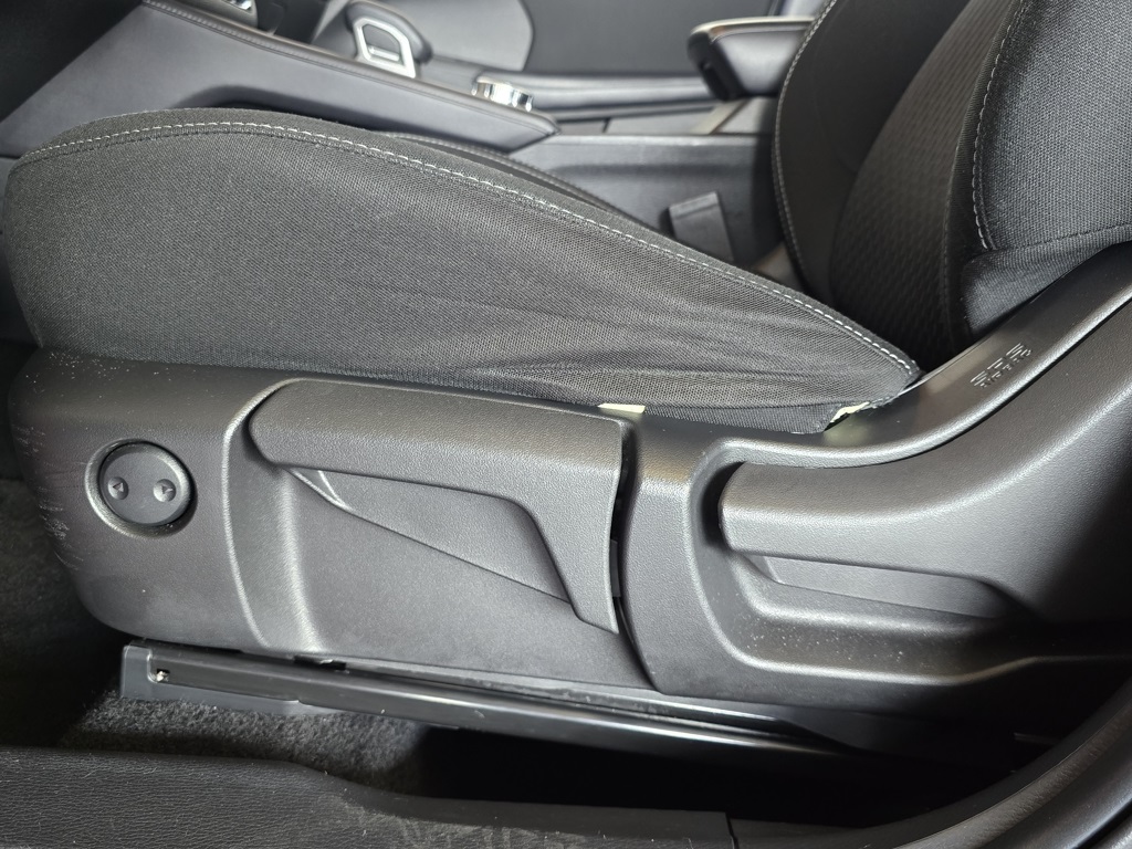 Thumbnail: 2022 Mitsubishi Outlander - 11