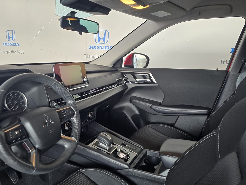 Thumbnail: 2022 Mitsubishi Outlander - 13