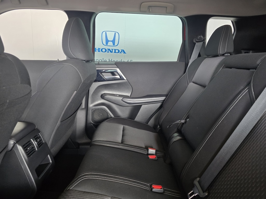 Thumbnail: 2022 Mitsubishi Outlander - 16