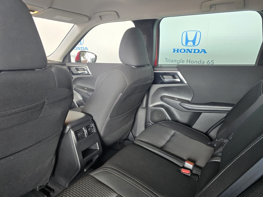 Thumbnail: 2022 Mitsubishi Outlander - 17