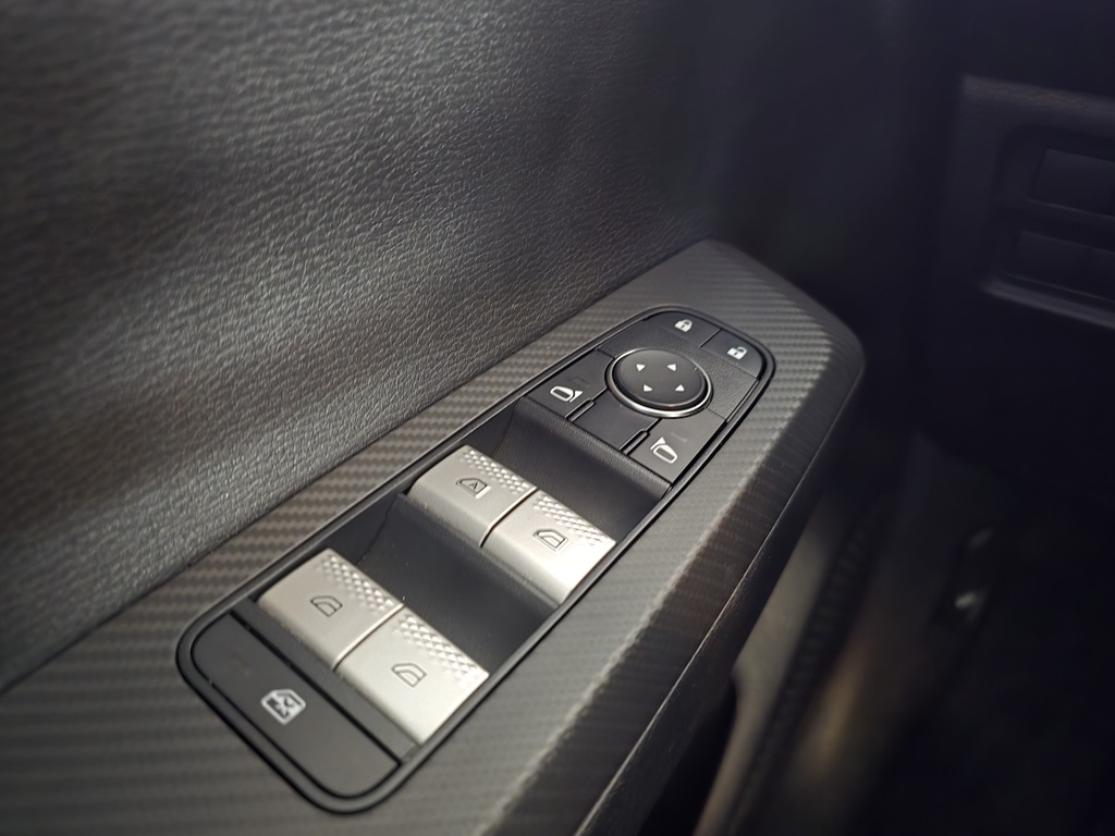 Thumbnail: 2022 Mitsubishi Outlander - 24