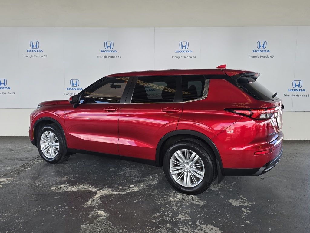 Thumbnail: 2022 Mitsubishi Outlander - 4