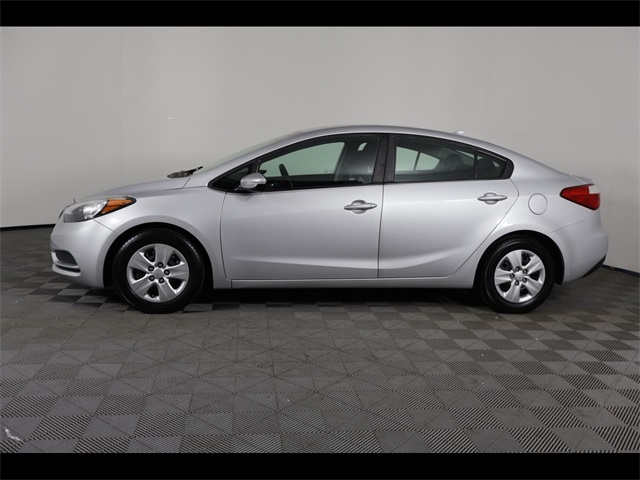 2021 Kia Forte FE LXS photo 2