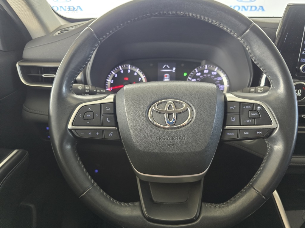 Thumbnail: 2022 Toyota Highlander - 10