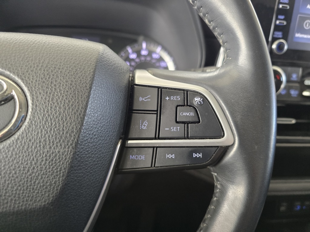 Thumbnail: 2022 Toyota Highlander - 12