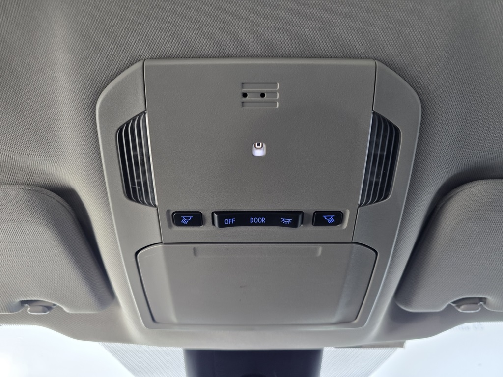 Thumbnail: 2022 Toyota Highlander - 15