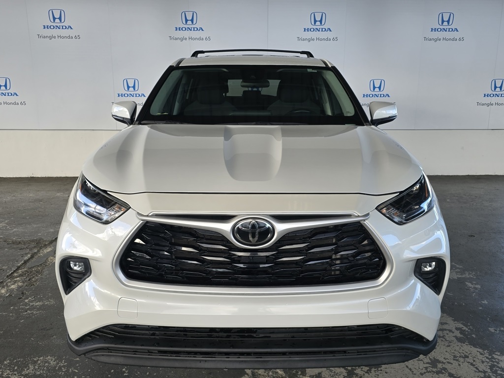 Thumbnail: 2022 Toyota Highlander - 17