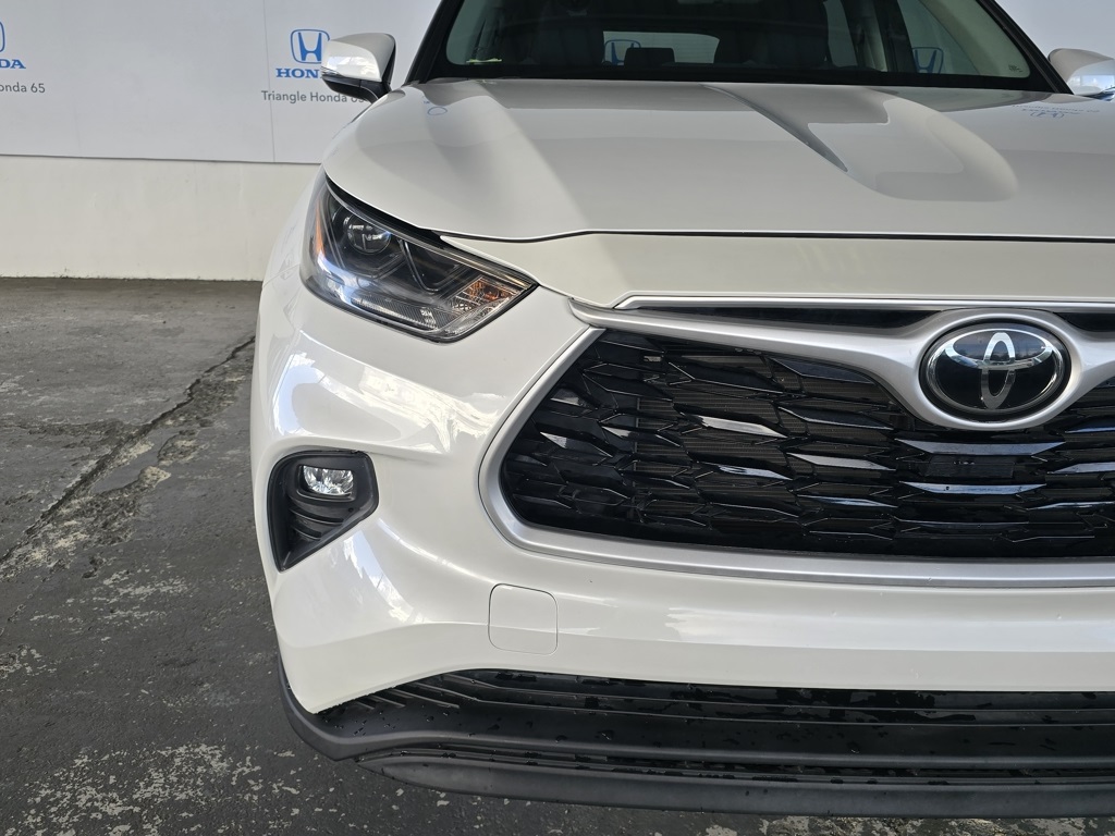 Thumbnail: 2022 Toyota Highlander - 18