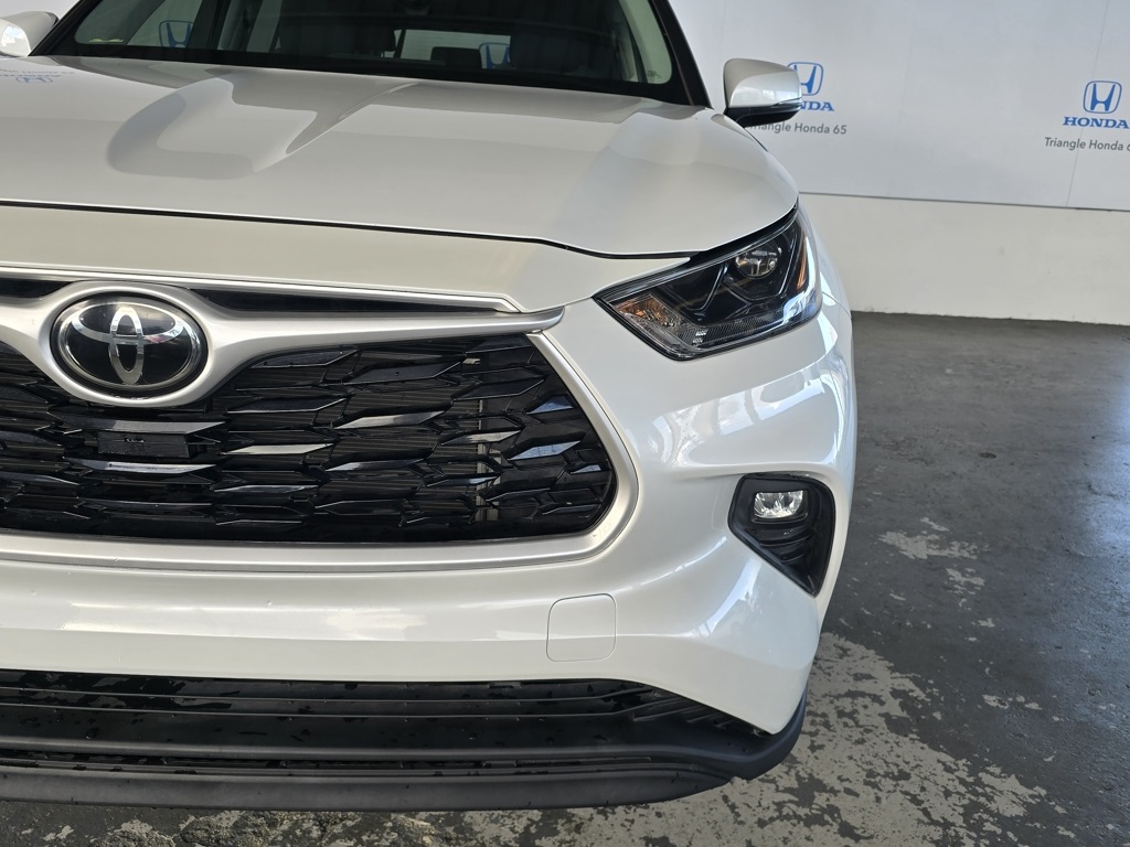 Thumbnail: 2022 Toyota Highlander - 19