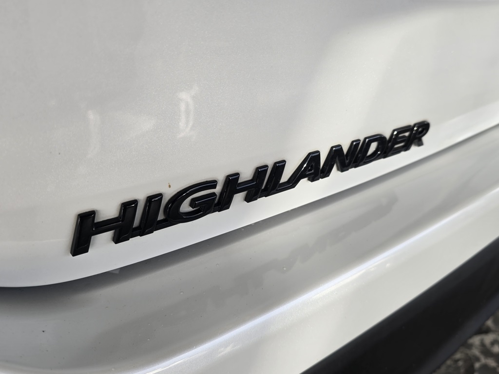 Thumbnail: 2022 Toyota Highlander - 28