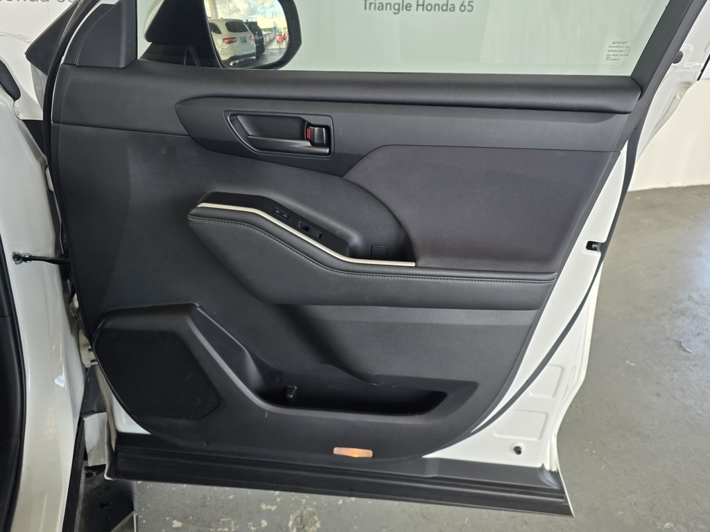 Thumbnail: 2022 Toyota Highlander - 29