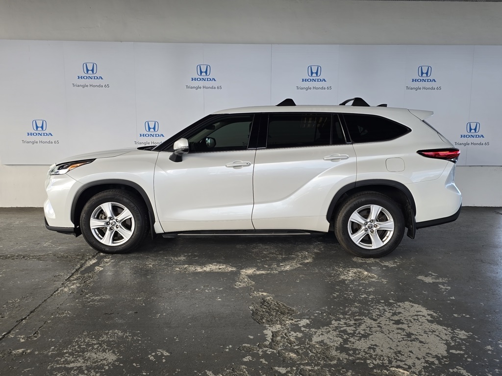 Thumbnail: 2022 Toyota Highlander - 3