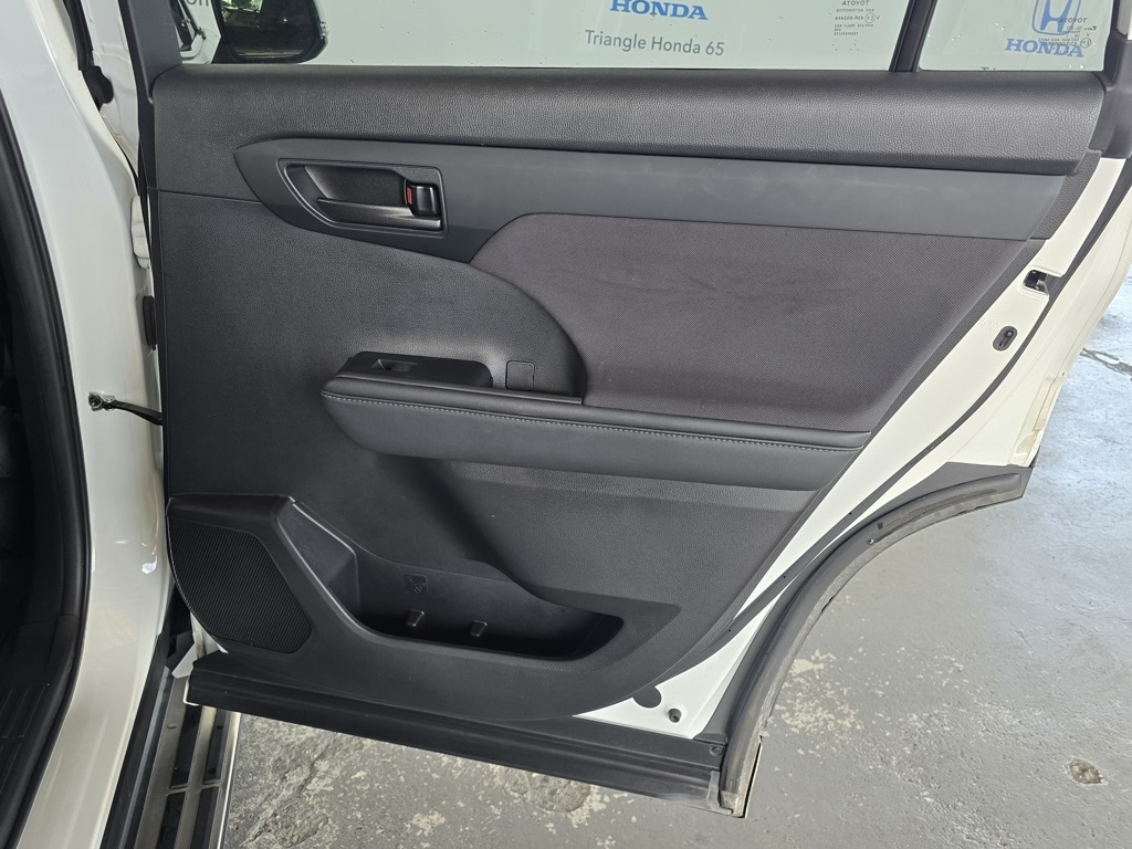 Thumbnail: 2022 Toyota Highlander - 31