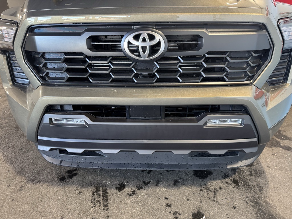 Thumbnail: 2025 Toyota Tacoma - 9