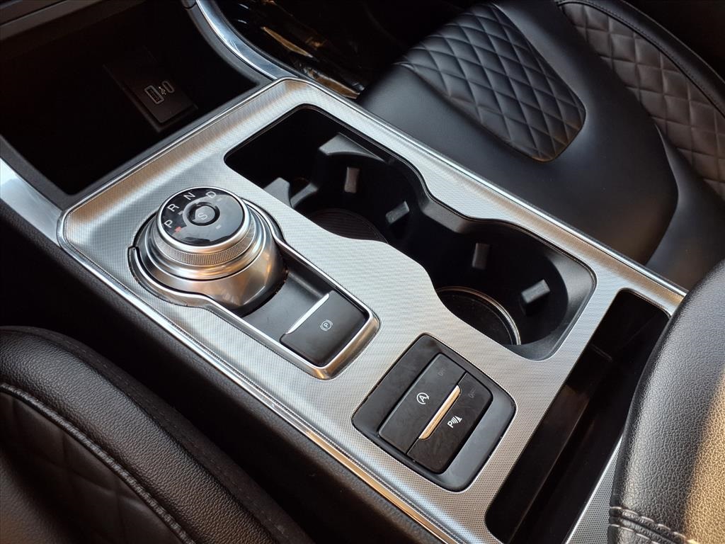 2024 Ford Edge Titanium Silver at Community Kia