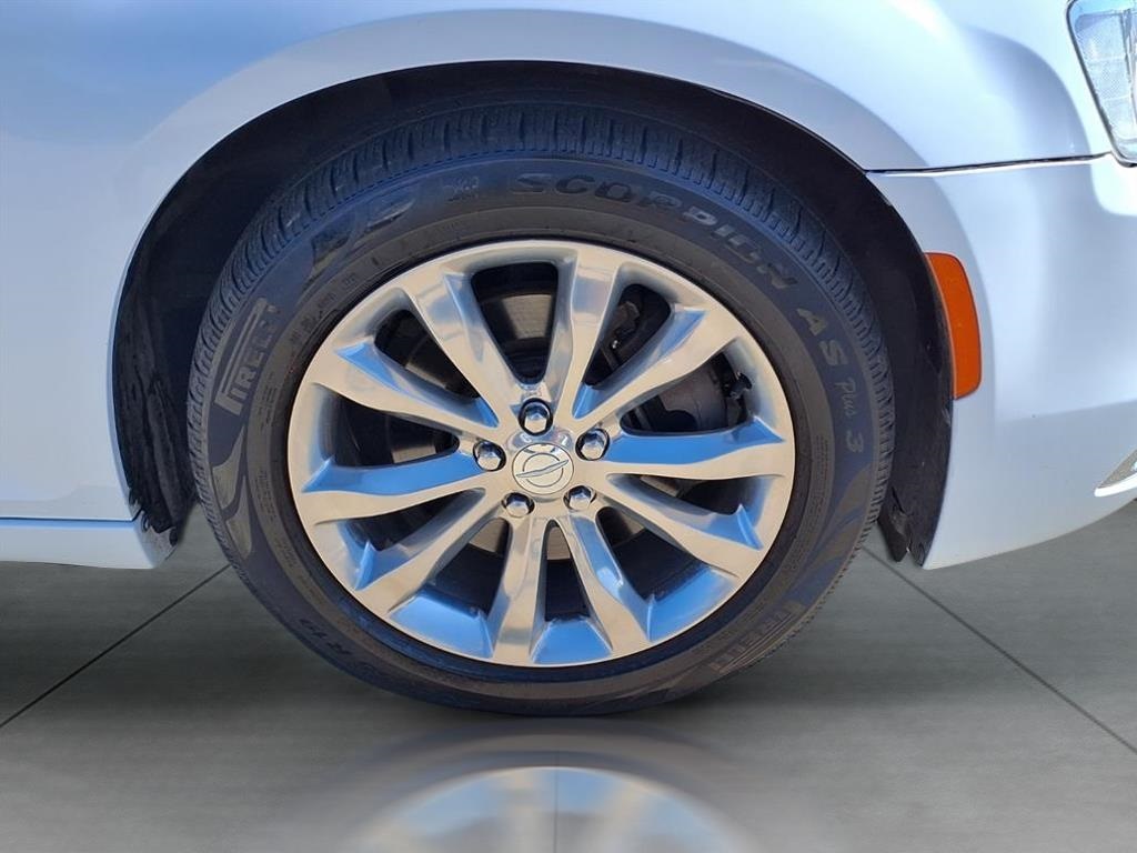 2019 Chrysler 300 Limited White at AutoSavvy Houston Northwest