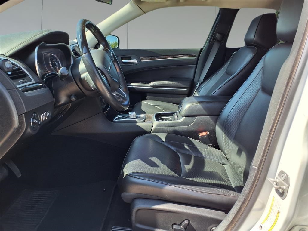 2019 Chrysler 300 Limited White at AutoSavvy Houston Northwest