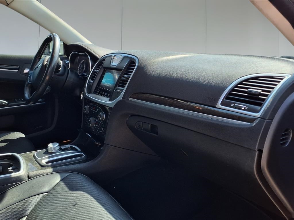 2019 Chrysler 300 Limited White at AutoSavvy Houston Northwest