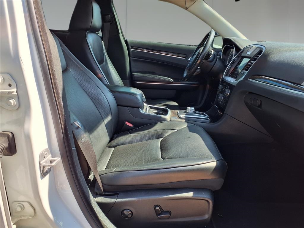 2019 Chrysler 300 Limited White at AutoSavvy Houston Northwest