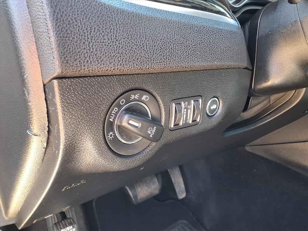 2019 Chrysler 300 Limited White at AutoSavvy Houston Northwest