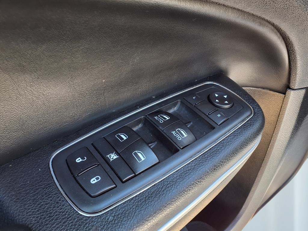 2019 Chrysler 300 Limited White at AutoSavvy Houston Northwest