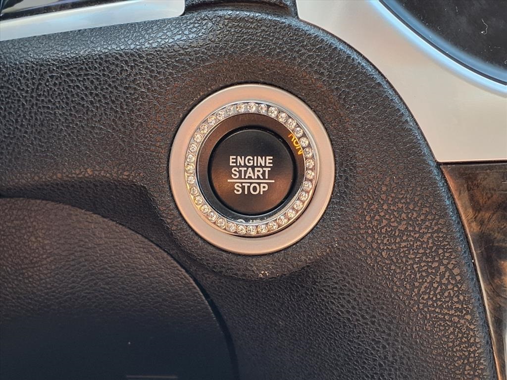 2019 Chrysler 300 Limited White at AutoSavvy Houston Northwest