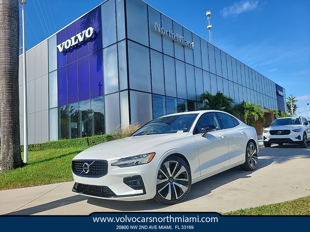 2022 Volvo S60 B5 Momentum