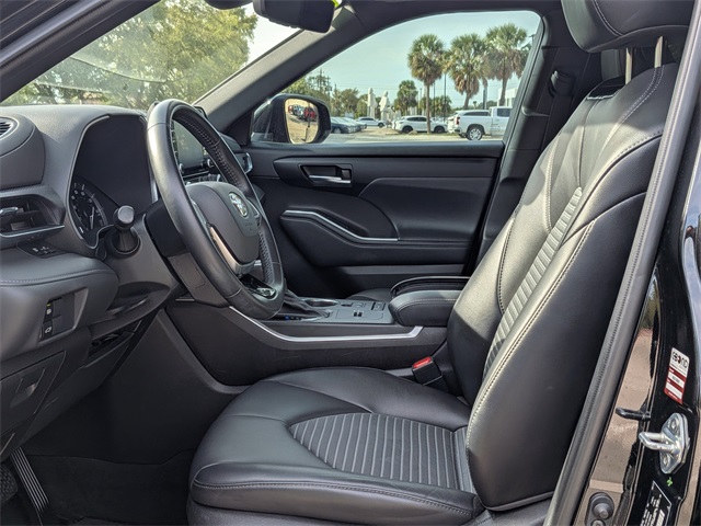 2021 Toyota Highlander XSE Black at Autostrade